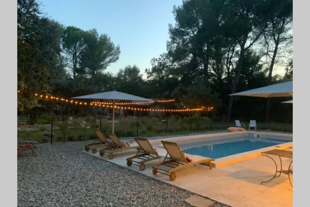 Villa Gite Dans Les Pins Avec Piscine Mazan Exterior foto