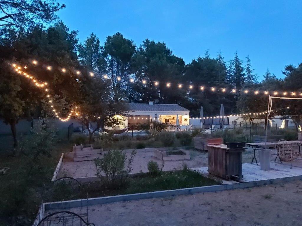Villa Gite Dans Les Pins Avec Piscine Mazan Exterior foto