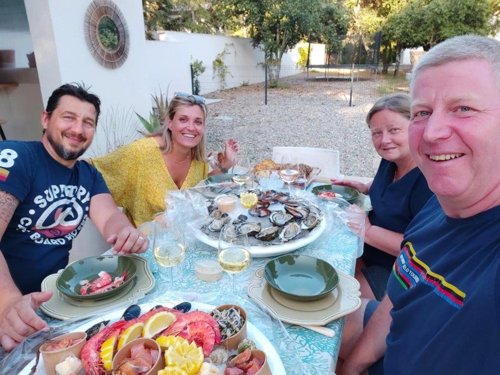 Villa Gite Dans Les Pins Avec Piscine Mazan Exterior foto