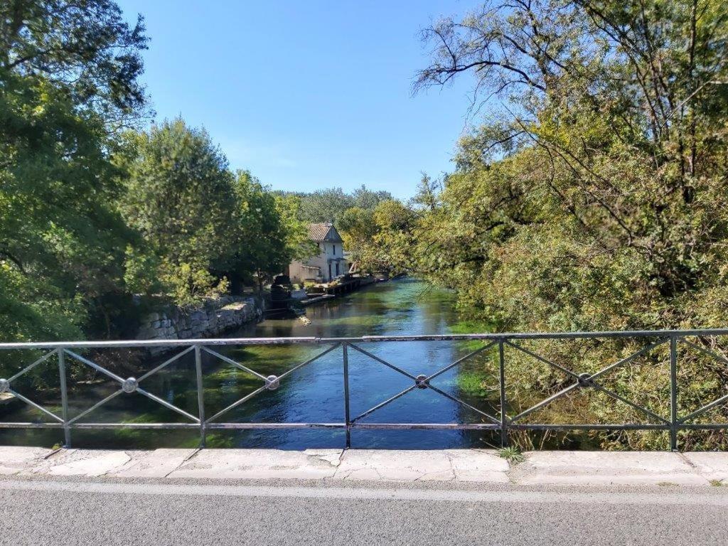 Villa Gite Dans Les Pins Avec Piscine Mazan Exterior foto
