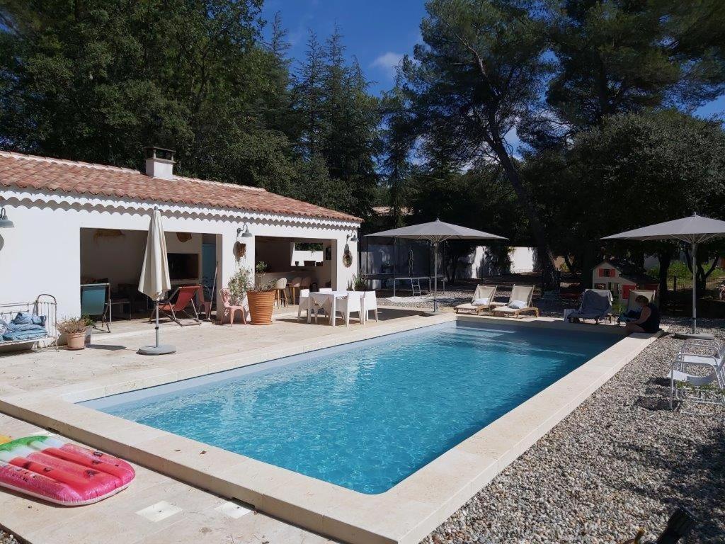 Villa Gite Dans Les Pins Avec Piscine Mazan Exterior foto