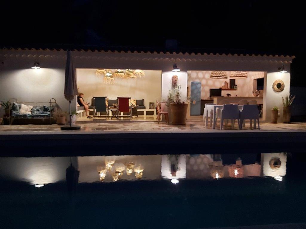 Villa Gite Dans Les Pins Avec Piscine Mazan Exterior foto